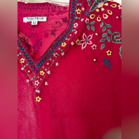 Fuschia embroidered top - Picture 2 of 4